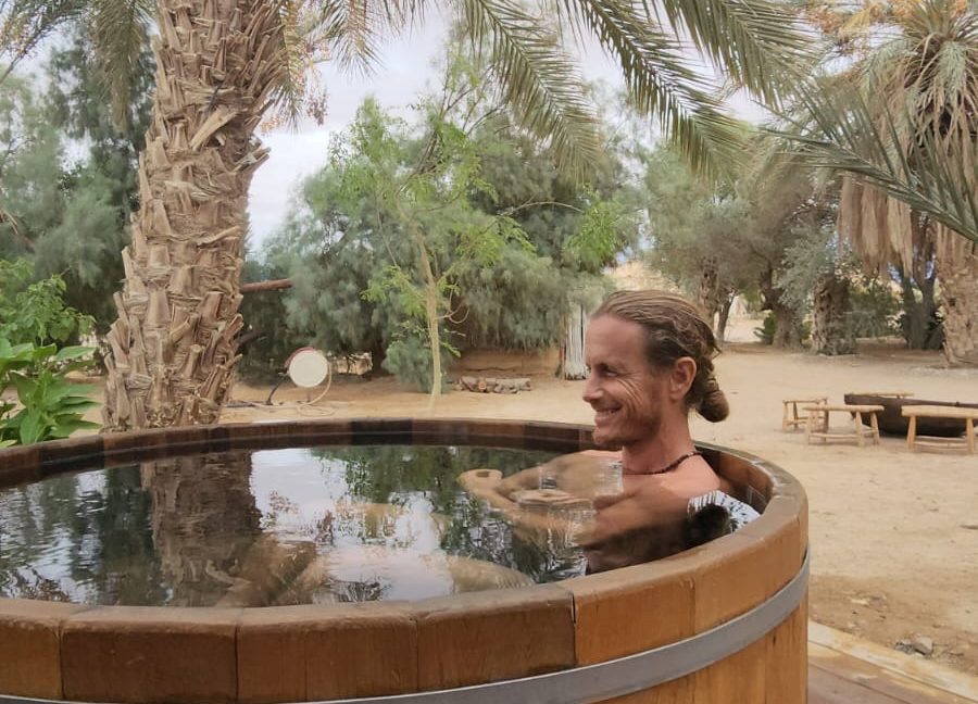 יושב באמבט במואה